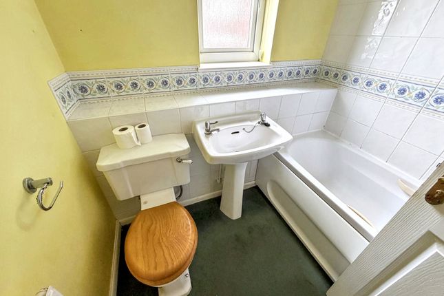 60, Turnberry, Whitley Bay photo 4