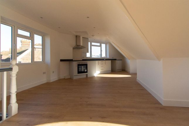 Thumbnail Flat to rent in Market Place, Haywards Heath