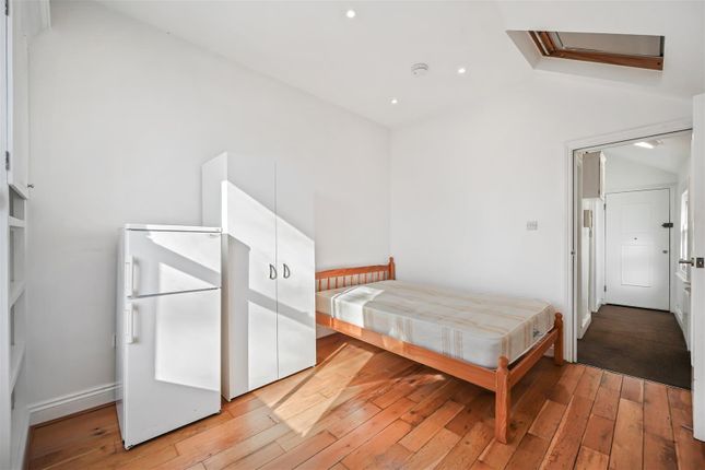 Flat B, 36, Muswell Road, N10 photo 3