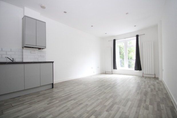 Thumbnail Flat to rent in 64 Foxley Lane, Purley