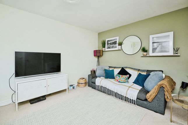 14, Cromwell Way, Royston photo 3