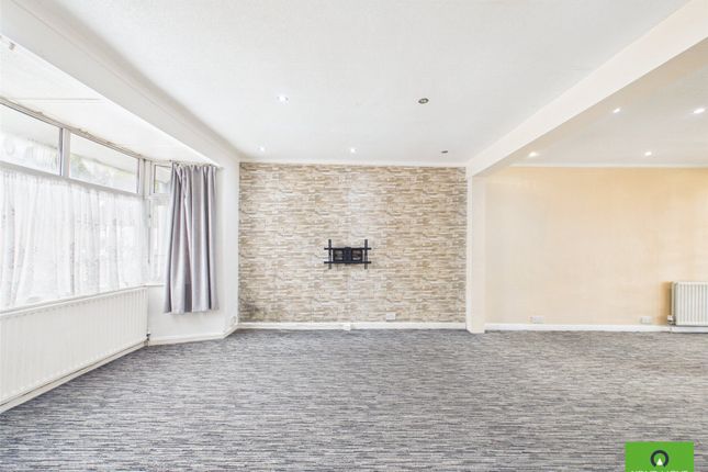 157, Oldchurch Road, Romford photo 3