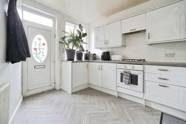 241, Fell Lane, Keighley photo 3