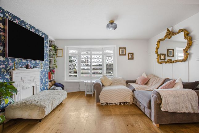 61 Tempest Avenue, Potters Bar photo 2