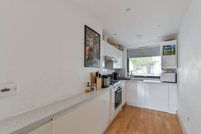 Colwood Gardens, Colliers Wood photo 3