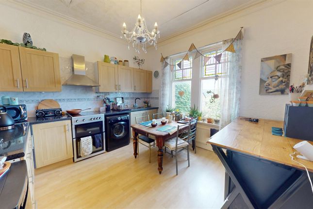 Flat 2, 128 - 130, Bingley Road, Bradford photo 2