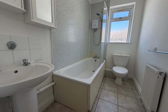 Flat 2, Warren Avenue, Southampton photo 3