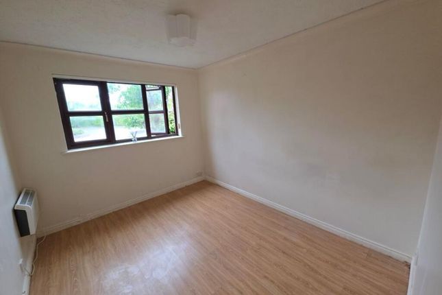19, Armada Court, Grays photo 4