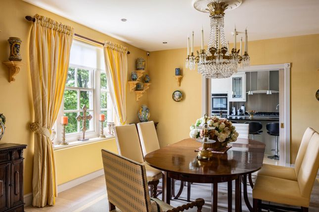 68, Melbury Court, Kensington High Street, London photo 3