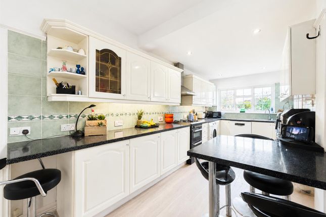41, Alderney Avenue, Heston photo 4