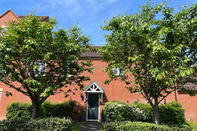 Flat to rent in Purser Drive, Chase Meadow Square, Warwick