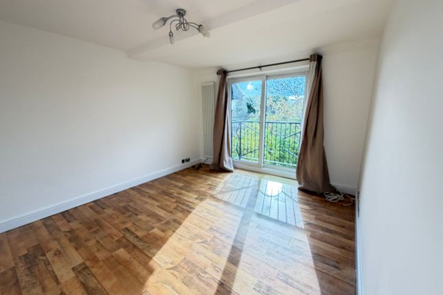 Stanwell Road, Ashford photo 2