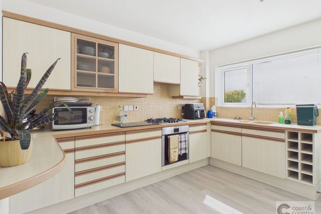 4 Bracken Close, Newton Abbot photo 4
