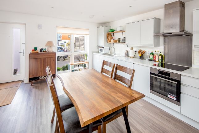 5, Austin Way, Bicester photo 2