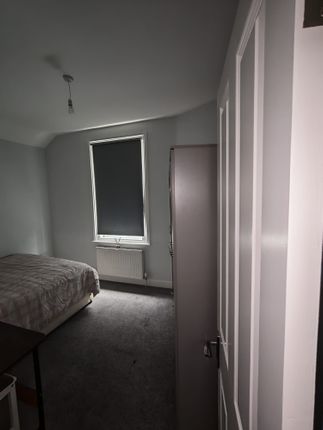 14 Alton Road, Croydon photo 2