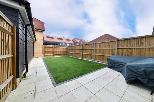 79, Dunnock Close, Knebworth photo 4