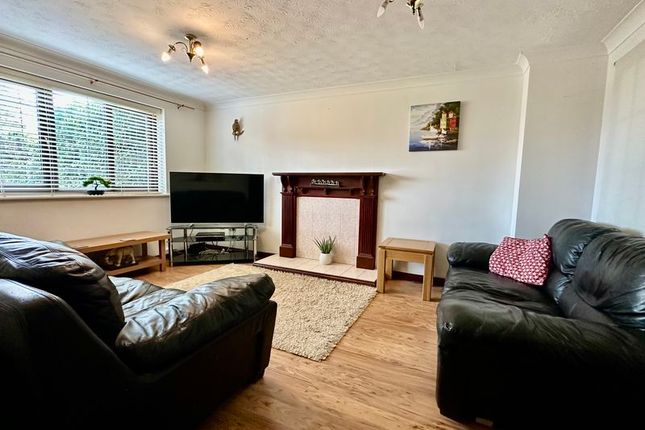 11, Charndon Close, Luton photo 2