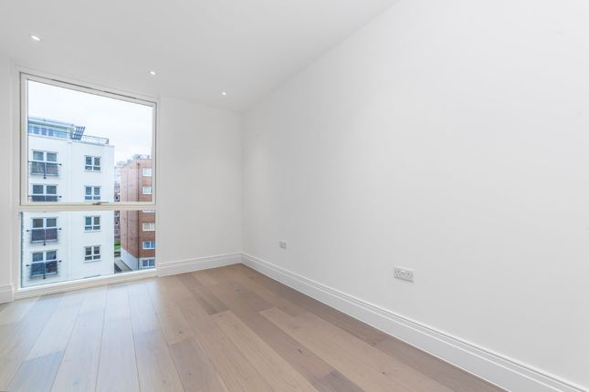 Flat to rent in Queenshurst Square, Kingston Upon Thames