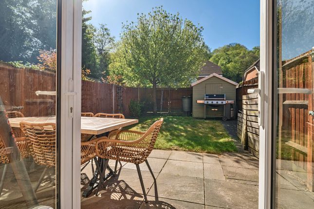 14, Woodland Close, Surrey photo 4