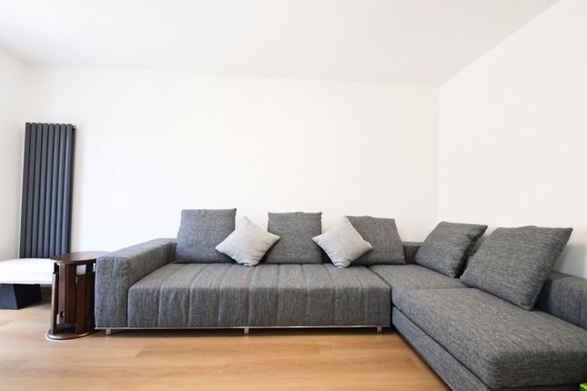 Room 8, 54, Queen Eleanors Road, Guildford photo 5