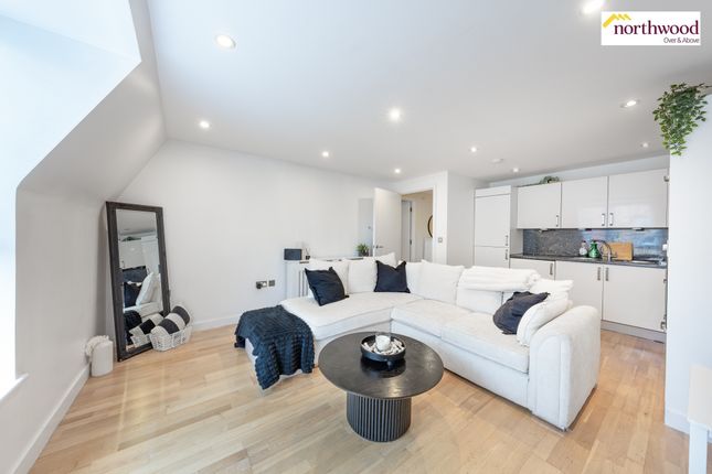 7, Brunel Court, Aldenham Road, Bushey photo 3