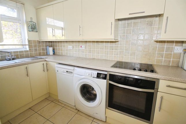 75, Broad Hinton, Twyford photo 3
