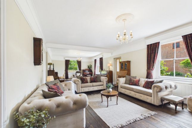 The Farmhouse, Yarmouth Road, Lowestoft photo 4