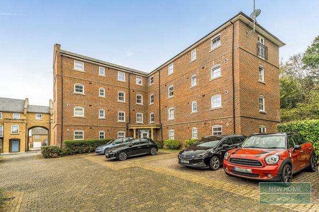 2-bed flat on Rockbourne Road, Hook, £230,000