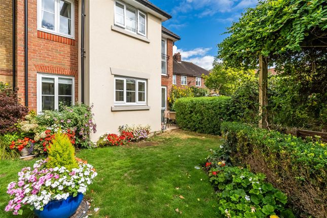 12 Emmeline Lodge, 27, Kingston Avenue, Leatherhead photo 3