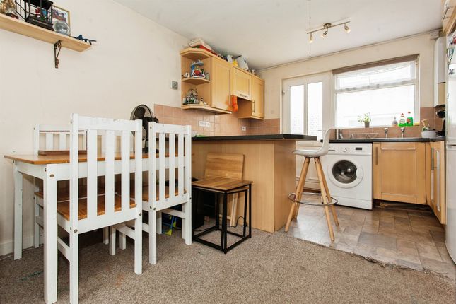 Flat for sale in Hazelwood Close, Cambridge