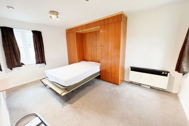 9, Tugby Place, Chelmsford, Essex photo 2