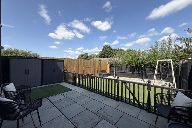 8, Arnfield Court, Stalybridge photo 4