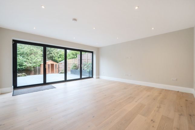 Town house to rent in Uplands Road, Kenley