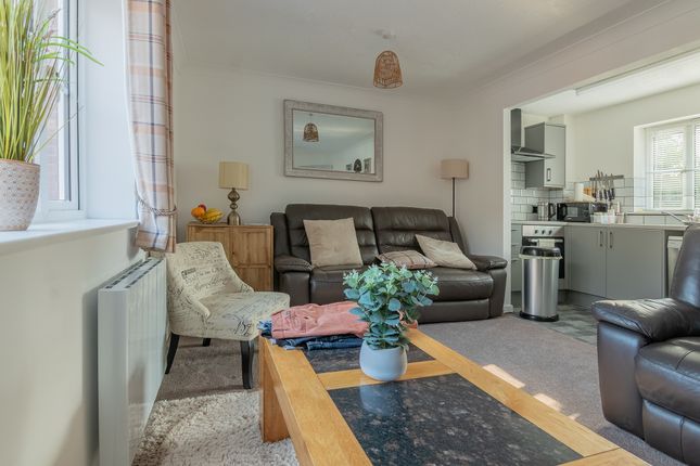 17, Middle Close, Swadlincote photo 2