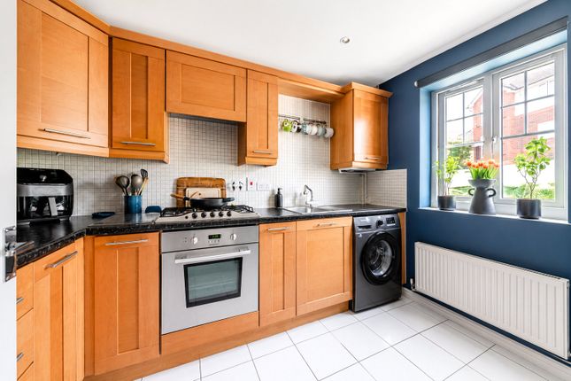 30, School Meadow, Guildford photo 4
