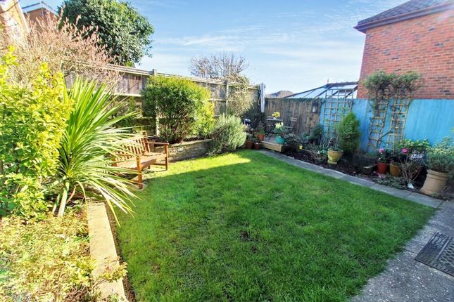 36 Hill Avenue, High Wycombe photo 4