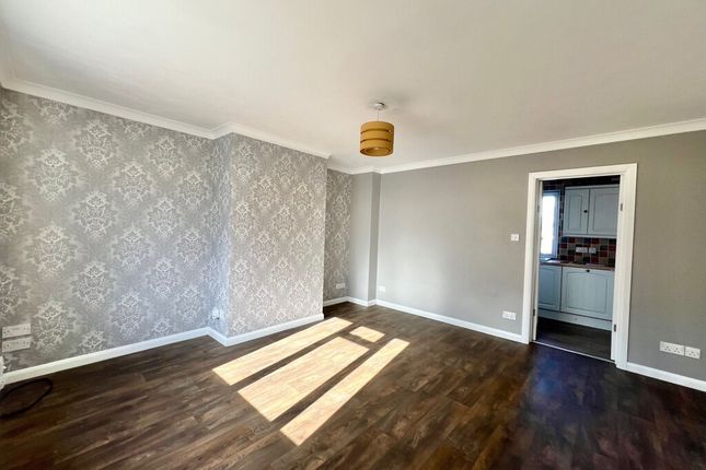 Semi-detached house to rent in Hawthorn Road, Strood, Rochester