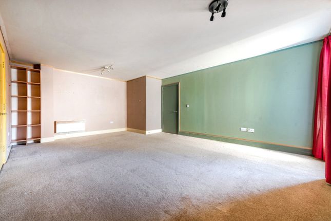 526 Skyline Plaza,, Alencon Link, Hampshire photo 2