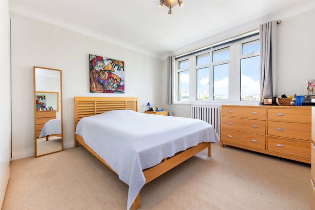 30,, Melton Court, London photo 4