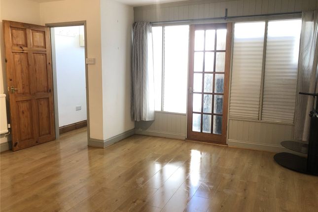 Flat 3,, 141 Main Street, Pembrokeshire photo 4