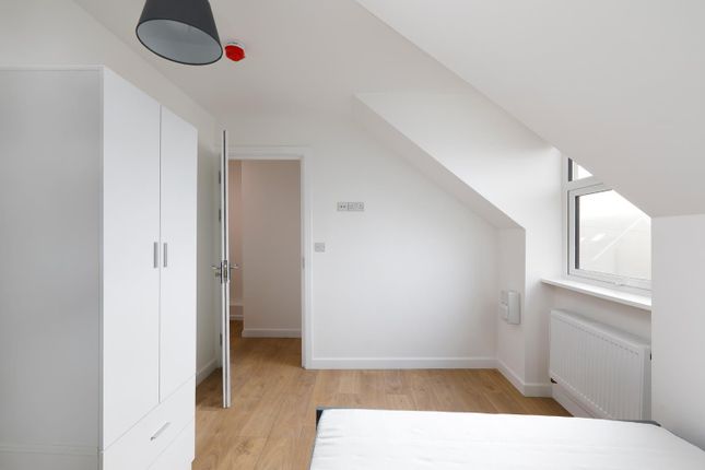 Room 4, Flat 2, 36, Royal George Road, Burgess Hill photo 4