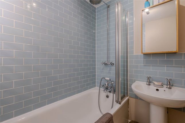 Flat for sale in Shrubbery Road, Streatham, London
