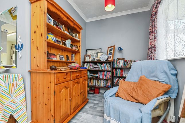 91, Broadway, Clacton-on-Sea photo 4