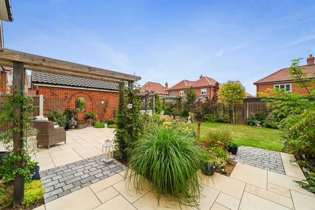 2, Rose Fields, Lawford photo 3