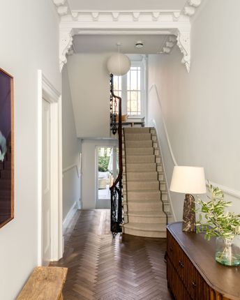16 Belsize Crescent, London photo 2