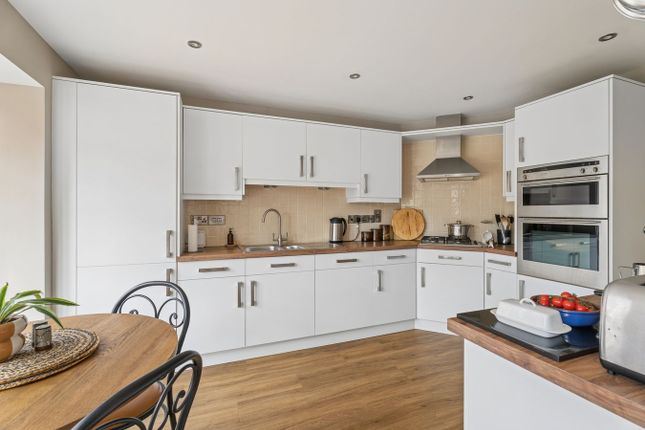 2, Meadow Walk, Henlow photo 4