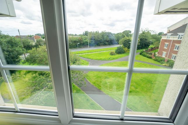 Flat for sale in Cravenwood Rise, Westhoughton, Bolton