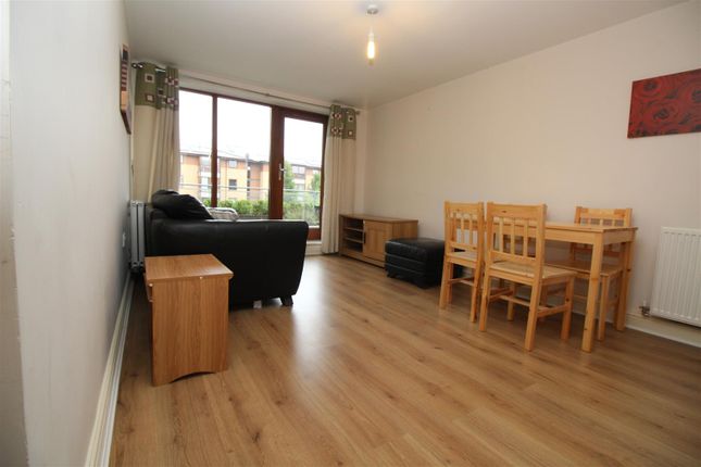 7 Rampling Court, Commonwealth Drive, Crawley photo 4