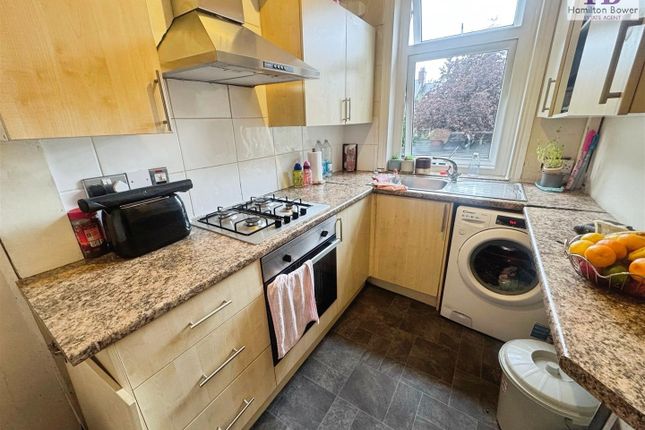 2, Beechwood Drive, Bradford photo 4