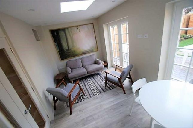 67 The Burroughs, London photo 5